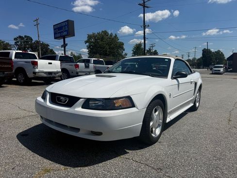 Used 2001 Ford Mustang Convertible RWD image 1