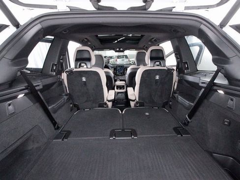 Certified 2025 Volvo XC90 T8 Plus w/ Protection Package Premier image 33