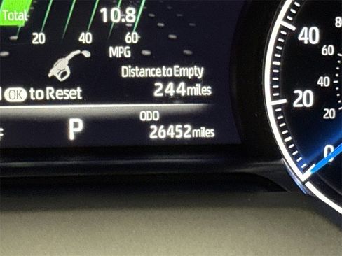 Used 2024 Toyota Venza XLE image 12