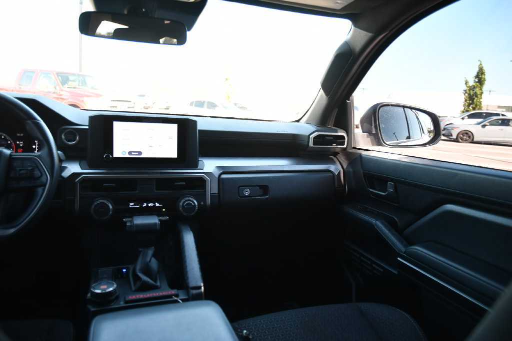 Used 2025 Toyota 4Runner SR5 AWD/4WD image 31