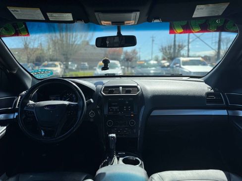 Used 2016 Ford Explorer XLT w/ Equipment Group 202A image 13