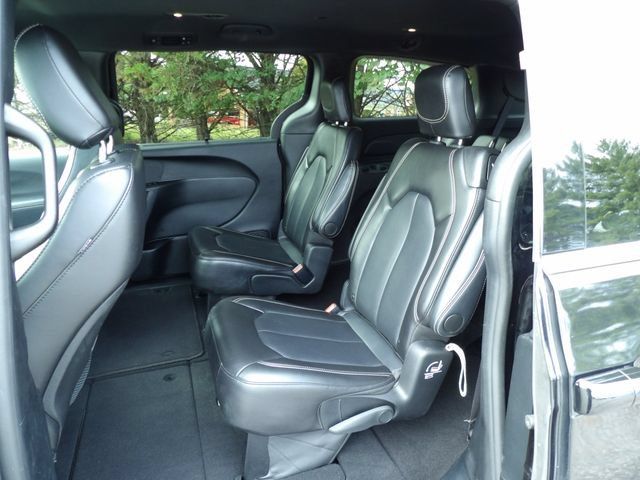 Used 2025 Chrysler Pacifica Select FWD image 13