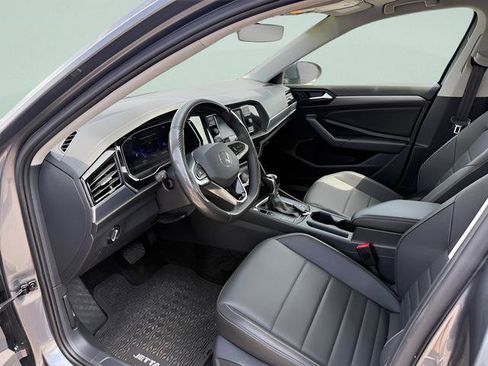 Used 2024 Volkswagen Jetta SE FWD image 4