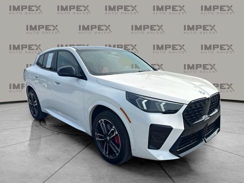 Used 2025 BMW X2 xDrive28i w/ M Sport Package AWD/4WD image 4