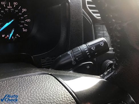 Used 2017 Ford Explorer XLT image 34