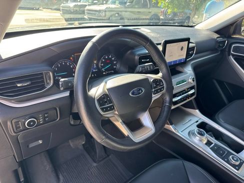 Used 2024 Ford Explorer XLT w/ Equipment Group 202A AWD/4WD image 9