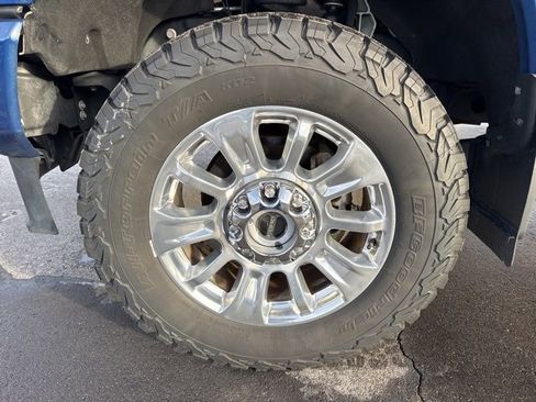 Used 2022 Ford F250 Limited w/ FX4 Off-Road Package image 9