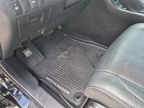 Used 2018 Toyota Highlander Limited FWD image 21