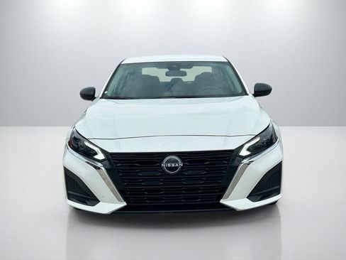 Used 2025 Nissan Altima 2.5 SV FWD image 2