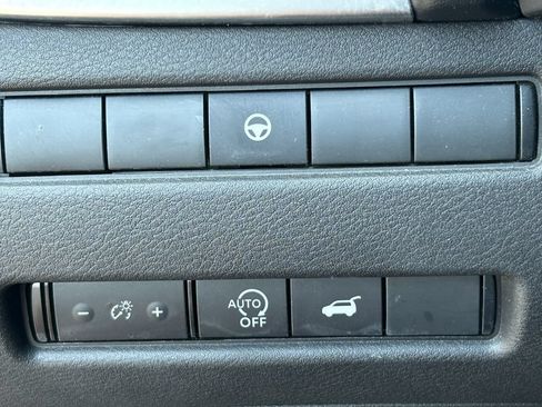 Used 2025 Nissan Rogue SV AWD/4WD image 24