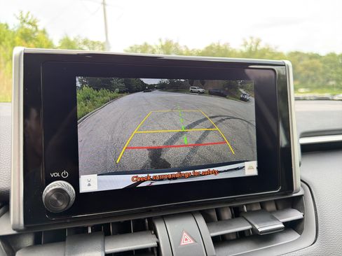Used 2025 Toyota RAV4 XLE FWD image 29