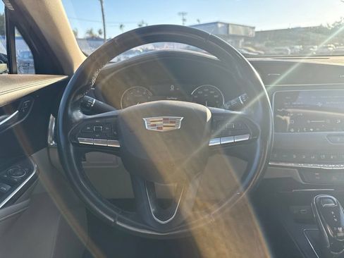 Used 2023 Cadillac XT4 Premium Luxury AWD/4WD image 10
