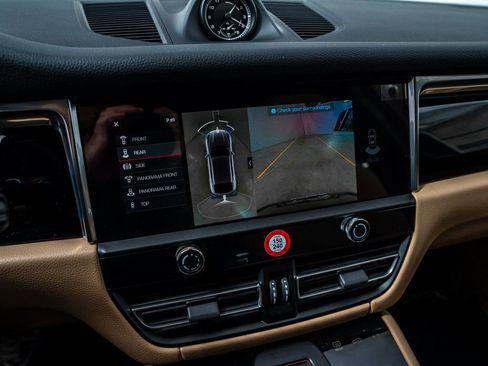 New 2026 Porsche Macan image 18