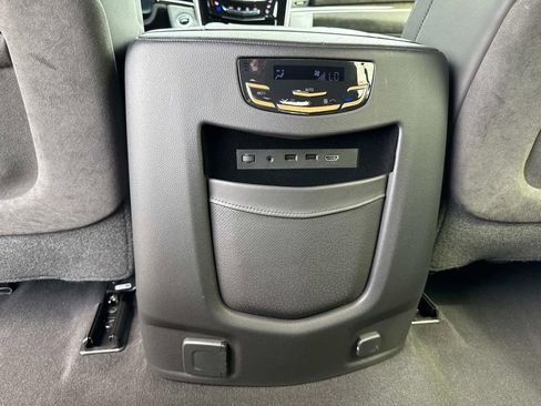 Used 2020 Cadillac Escalade Platinum image 16
