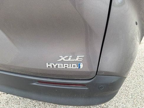Certified 2023 Toyota Sienna XLE FWD image 16