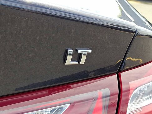 Used 2022 Chevrolet Malibu LT image 32