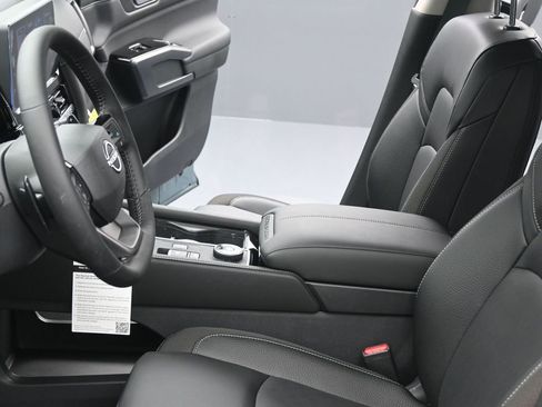 New 2026 Nissan Pathfinder SL AWD/4WD image 19