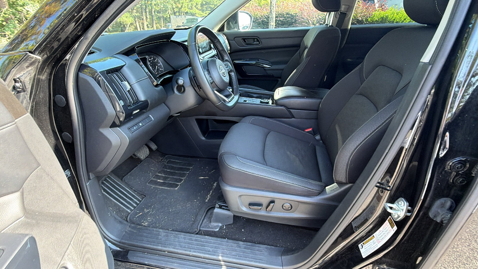 Used 2024 Nissan Pathfinder SV AWD/4WD image 16