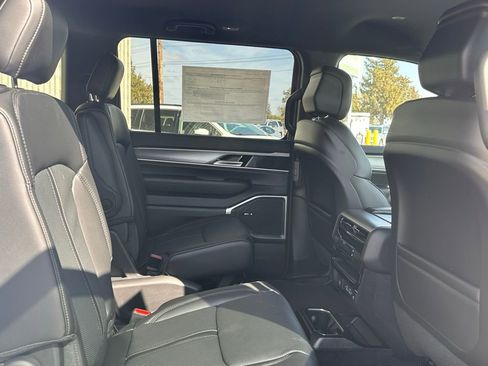 New 2026 Jeep Grand Wagoneer 4WD image 19