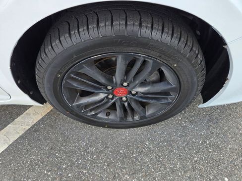 Used 2017 Toyota Camry SE image 10