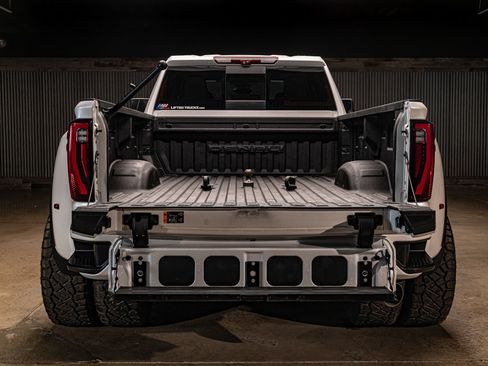 Used 2024 GMC Sierra 3500 Denali w/ Denali Reserve Package AWD/4WD image 9