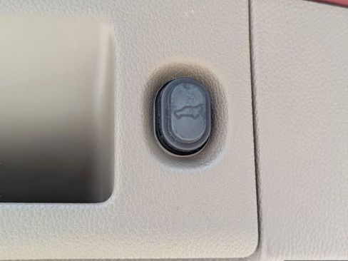 Used 2019 GMC Yukon XL SLT w/ Premium Edition RWD image 14