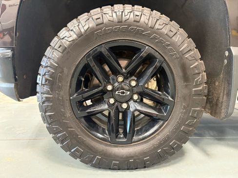 Used 2019 Chevrolet Silverado 1500 LT Trail Boss AWD/4WD image 11