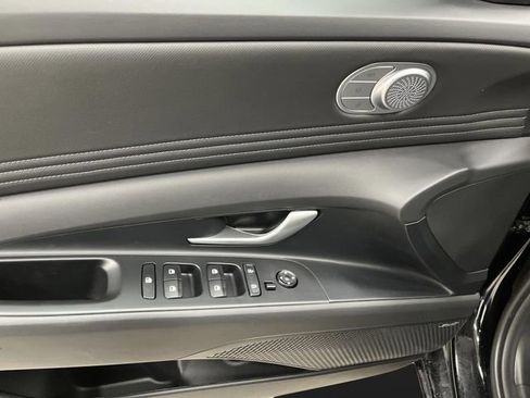 Used 2024 Hyundai Elantra Limited image 28