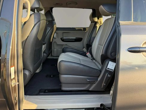 Used 2018 Kia Sedona SX FWD image 16