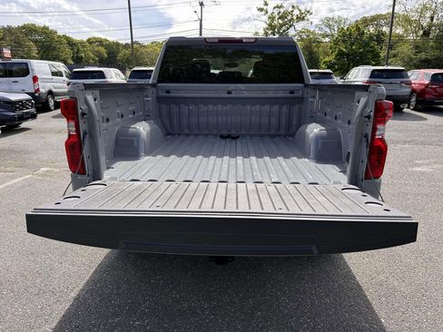 Used 2024 Chevrolet Silverado 1500 LT AWD/4WD image 7