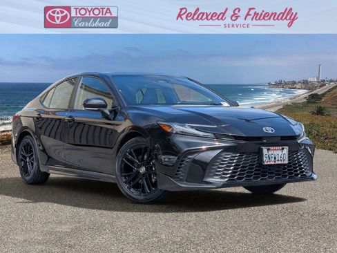 Used 2025 Toyota Camry SE FWD image 1