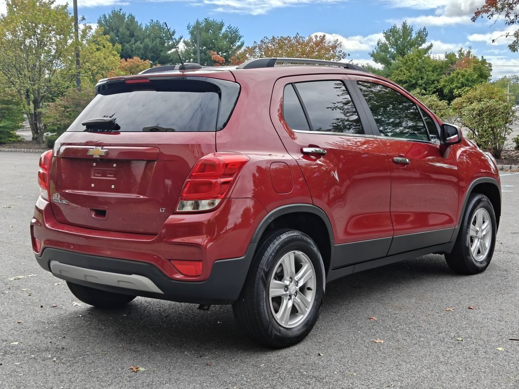 Used 2020 Chevrolet Trax LT w/ LT Convenience Package AWD/4WD image 3