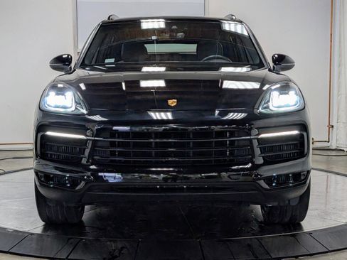 Used 2022 Porsche Cayenne Platinum Edition w/ Premium Package image 3