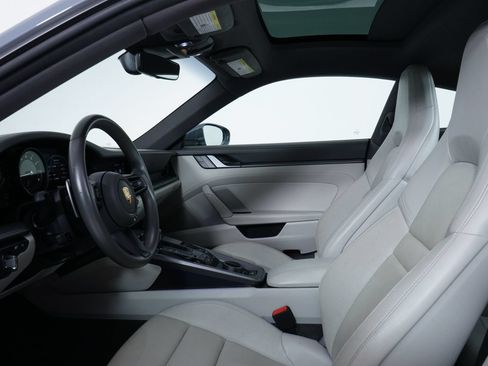 Used 2024 Porsche 911 Carrera RWD image 5