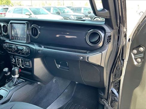Used 2022 Jeep Gladiator Sport AWD/4WD image 12