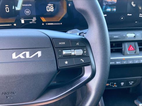 Used 2025 Kia K4 FWD image 25