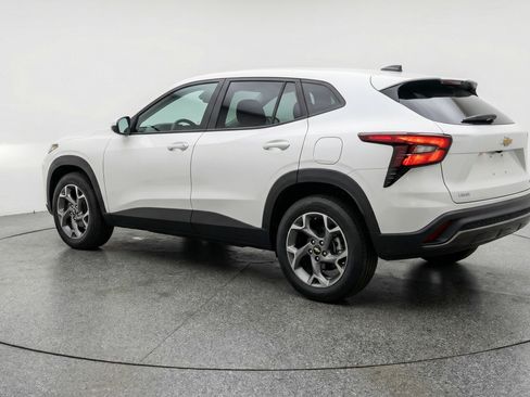 Used 2025 Chevrolet Trax LT FWD image 6