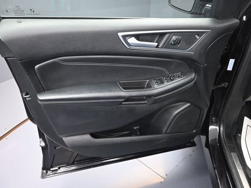 Used 2024 Ford Edge Titanium image 10