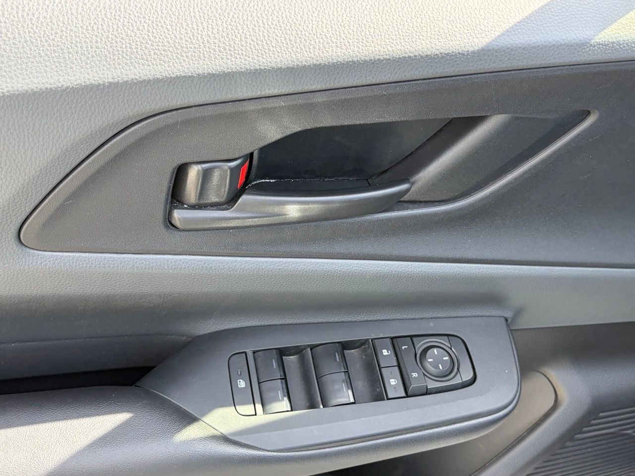 Used 2025 Toyota Prius LE FWD image 6