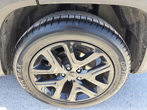 Certified 2017 Jeep Renegade Altitude w/ Advanced Technology Group image 17