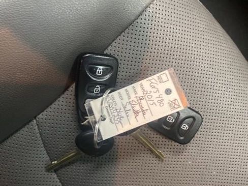 Used 2015 Hyundai Elantra Limited image 11