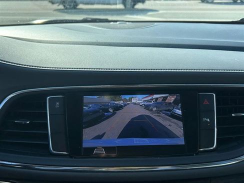 Used 2020 Buick Enclave Essence image 12