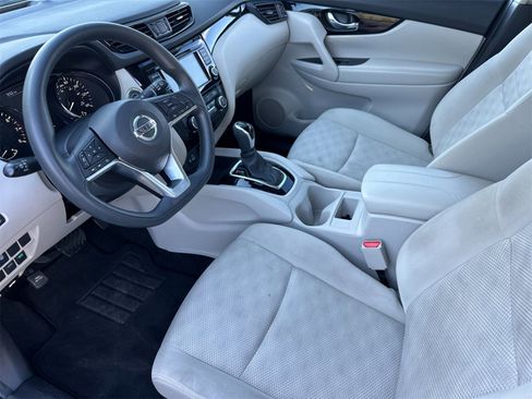 Used 2020 Nissan Rogue Sport SV image 10