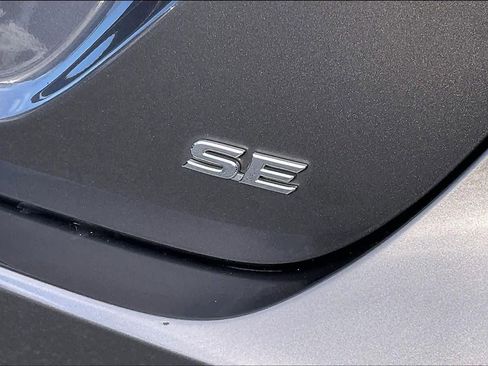 Used 2019 Toyota Camry SE image 9
