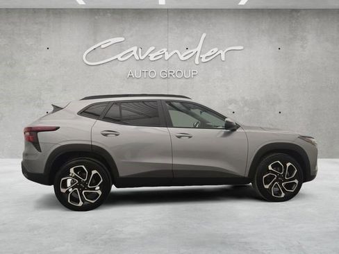 Certified 2025 Chevrolet Trax RS w/ Sunroof Package image 15