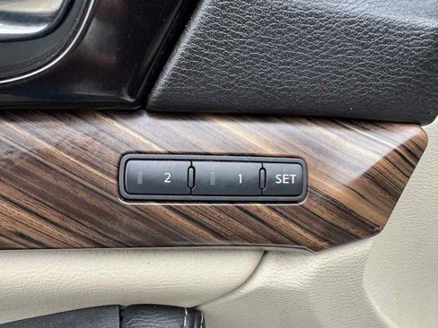 Used 2016 Nissan Maxima Platinum w/ Interior Lighting Package FWD image 28
