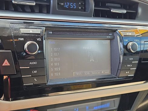 Used 2015 Toyota Corolla LE FWD image 19