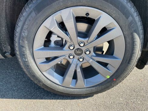 New 2026 Ford Explorer Active w/ Active Comfort Package image 5