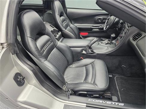 Used 2004 Chevrolet Corvette Coupe w/ Preferred Equipment Group image 12