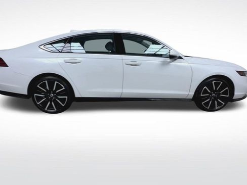 Used 2024 Honda Accord Touring image 9